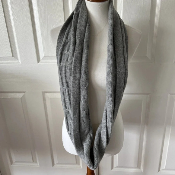Sofia Cashmere Womens Infinity Scarf Gray Cable Knit Cozy Winter Wrap Warm - Picture 2 of 6